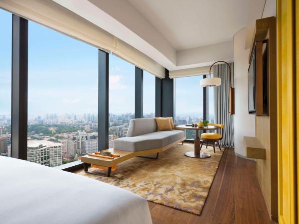 Andaz Singapore A Concept by Hyatt : photo 1 de la chambre chambre d'angle lit king-size de luxe - vue sur ville