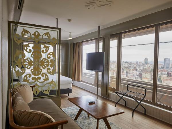 The Marmara Sisli : photo 3 de la chambre suite avec baignoire spa