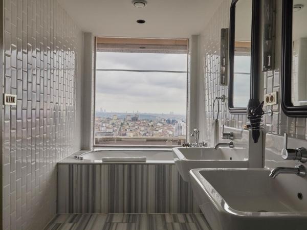 The Marmara Sisli : photo 7 de la chambre suite avec baignoire spa