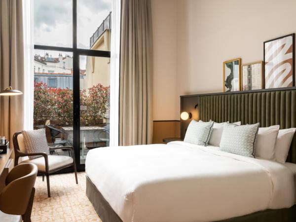 Le Parchamp, a Tribute Portfolio Hotel, Paris Boulogne : photo 1 de la chambre chambre king de luxe avec terrasse
