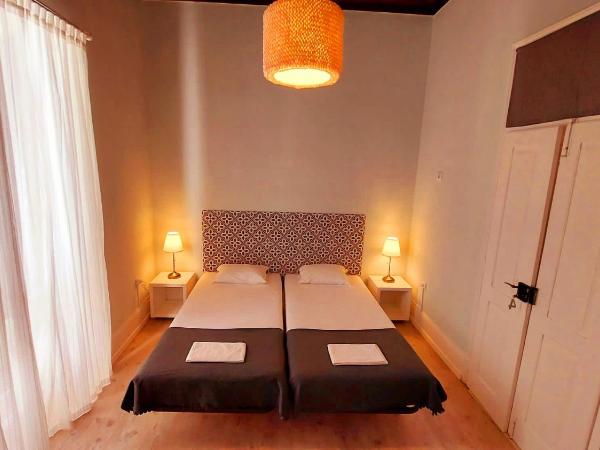 Hostel A Casa da Árvore : photo 4 de la chambre chambre double avec salle de bains privative extérieure