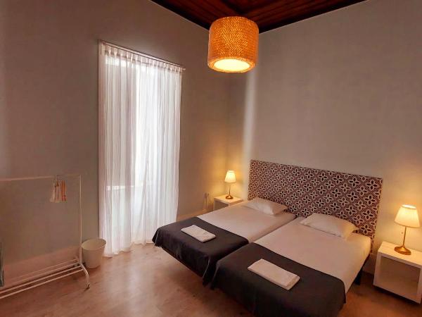 Hostel A Casa da Árvore : photo 5 de la chambre chambre double avec salle de bains privative extérieure