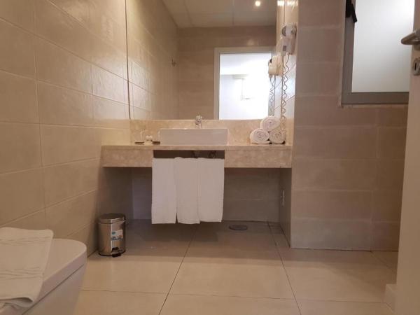 Lisbon City Apartments & Suites by City Hotels : photo 5 de la chambre chambre triple sans kitchenette - Étage inférieur