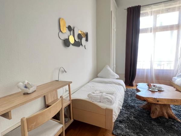 B&B Guest House Du Lac : photo 8 de la chambre chambre familiale - vue sur lac