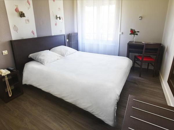 Hotel les Pecheurs : photo 6 de la chambre chambre double avec salle de bains privative et toilettes communes