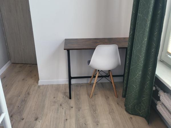 Rooms4Rest Wiertnicza - Private rooms for tourists - ATR Consulting Sp, z o,o, : photo 10 de la chambre chambre triple avec salle de bains privative