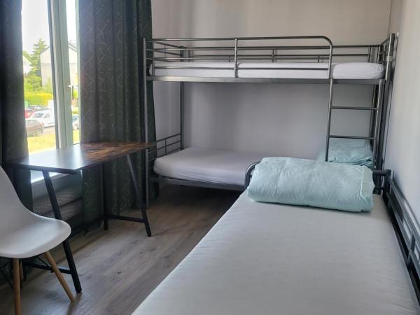 Rooms4Rest Wiertnicza - Private rooms for tourists - ATR Consulting Sp, z o,o, : photo 8 de la chambre chambre triple avec salle de bains commune