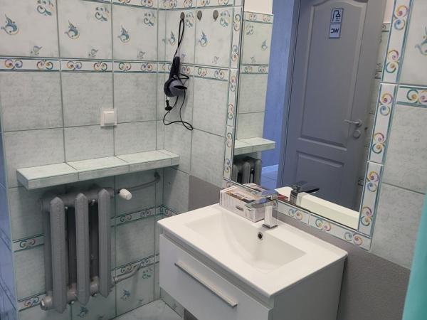 Rooms4Rest Wiertnicza - Private rooms for tourists - ATR Consulting Sp, z o,o, : photo 7 de la chambre chambre simple avec salle de bains commune