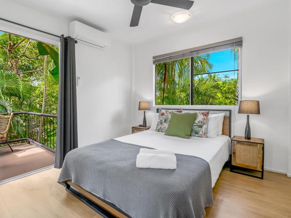 The Palms At Palm Cove : photo 5 de la chambre appartement - vue sur jardin