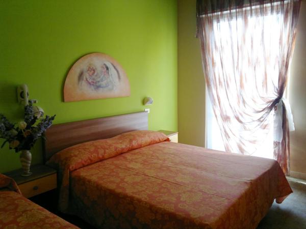 Hotel Simon : photo 1 de la chambre chambre triple