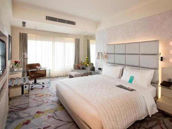 Le Meridien Gurgaon, Delhi NCR : photo 2 de la chambre deluxe room with cityscape view, king bed, inr 1000 credit, late check-out by 1300 hours and early check-in by 1400 hours and 15% discount on f&b   