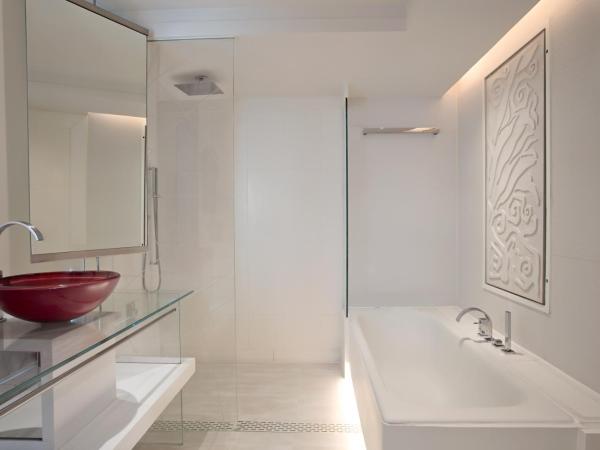 Le Meridien Gurgaon, Delhi NCR : photo 3 de la chambre deluxe room with aravalli view, king bed,late check-out by 1300 hours and early check-in by 1400 hours and 15% discount on f&b   