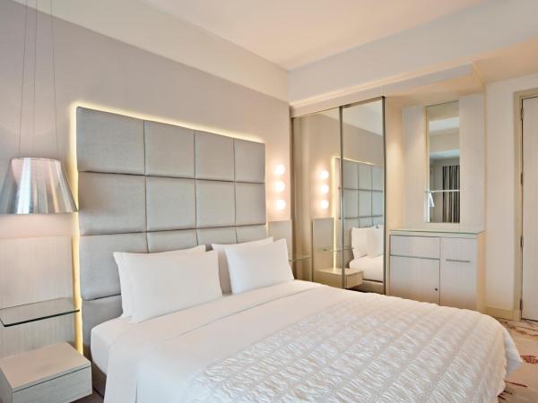 Le Meridien Gurgaon, Delhi NCR : photo 2 de la chambre deluxe room with aravalli view, king bed,late check-out by 1300 hours and early check-in by 1400 hours and 15% discount on f&b   