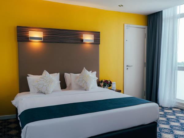 Hotel Sentral Kuantan @ Riverview City Centre : photo 2 de la chambre chambre lit king-size de luxe - vue sur rivière