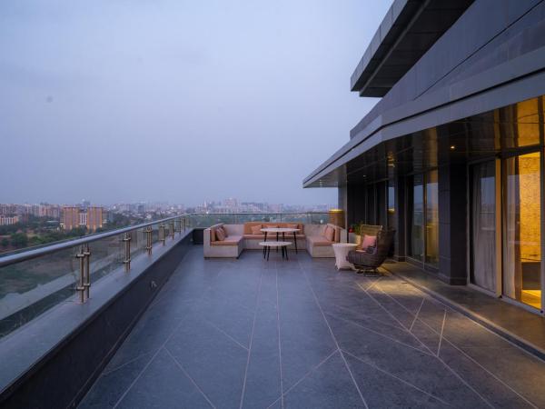 The Westin Pune Koregaon Park : photo 3 de la chambre 1 king bed, executive lounge access, large private terrace, terrace suite