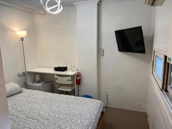 Hostel Metro : photo 1 de la chambre chambre double avec salle de bains privative