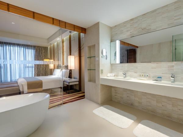 Holiday Inn Shanghai Hongqiao, an IHG Hotel : photo 2 de la chambre suite 1 chambre lit king-size