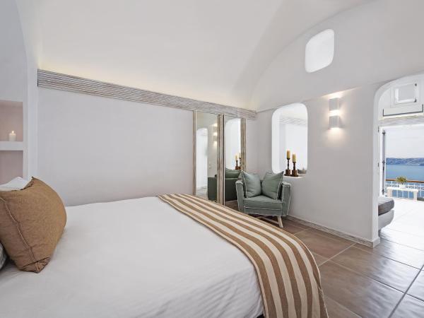 Athina Luxury Suites : photo 8 de la chambre suite de luxe avec vue sur la caldeira