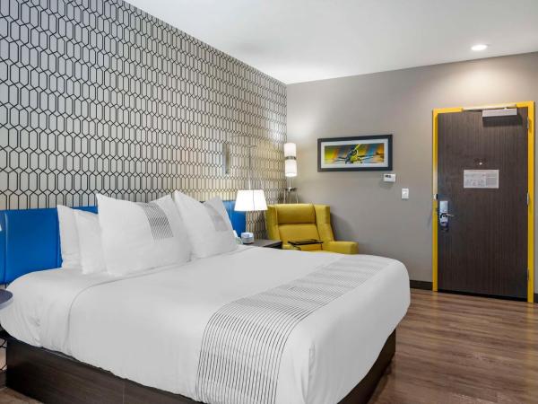 GLō Best Western Savannah-Gateway I-95 : photo 8 de la chambre chambre lit king-size avec bureau