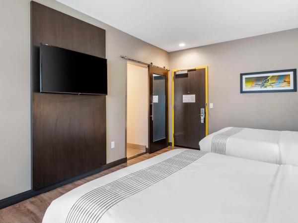 GLō Best Western Savannah-Gateway I-95 : photo 8 de la chambre chambre avec 2 grands lits queen-size