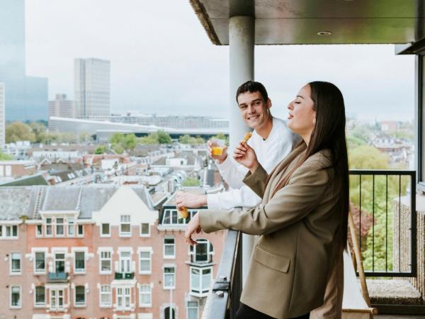 Rotterdam Teleport Hotel : photo 1 de la chambre suite avec balcon