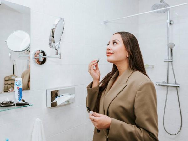 Rotterdam Teleport Hotel : photo 2 de la chambre suite avec balcon