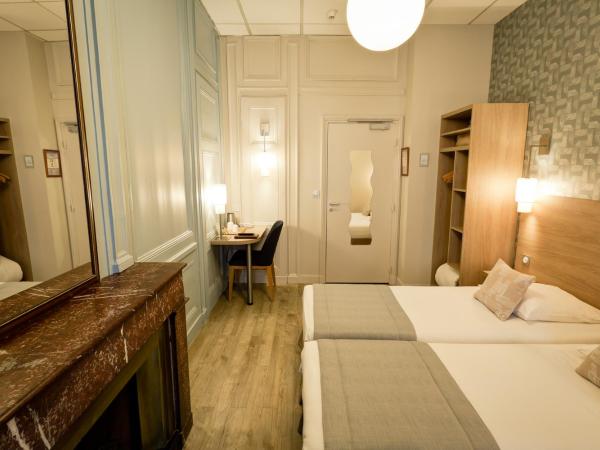 Hôtel du Dauphin : photo 5 de la chambre chambre double ou lits jumeaux avec balcon