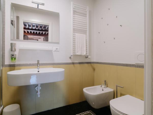 Le stanze del Piccadilly : photo 10 de la chambre chambre familiale avec salle de bains