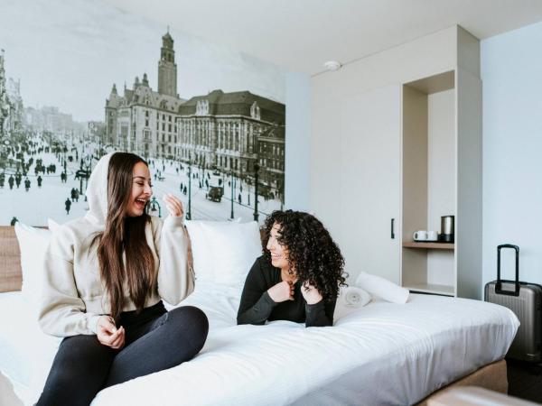 Rotterdam Teleport Hotel : photo 3 de la chambre chambre lit king-size