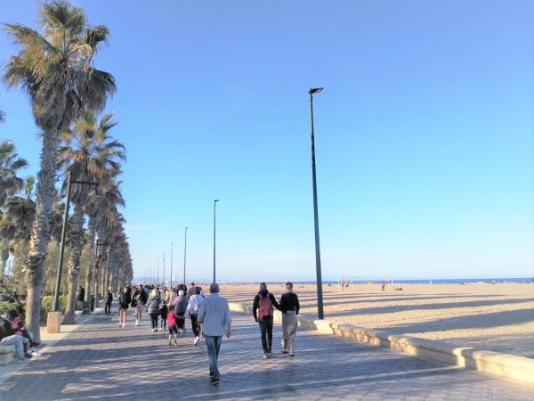 Habitación en Playa Malvarrosa con baño privado -No AC- : photo 10 de la chambre chambre double Économique