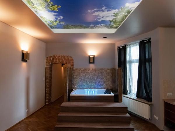 Apartament z jacuzzi Kraków Rynek : photo 3 de la chambre suite lit queen-size avec baignoire spa