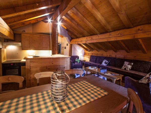 Résidences Village Montana by Les Etincelles : photo 3 de la chambre appartement 3 chambres avec cabine et cheminée 