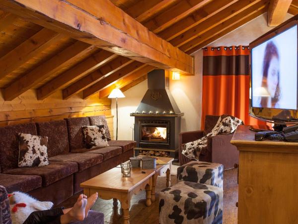 Résidences Village Montana by Les Etincelles : photo 2 de la chambre appartement 3 chambres avec cabine et cheminée 