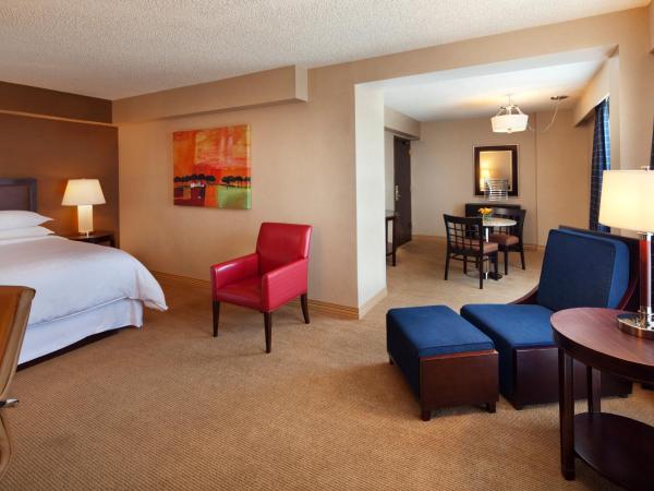 Sheraton Albuquerque Uptown by Marriott : photo 1 de la chambre suite junior lit king-size avec accès au salon club