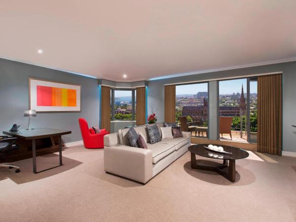 Sheraton Grand Sydney Hyde Park : photo 1 de la chambre suite 1 chambre d’angle avec terrasse - accès au salon club