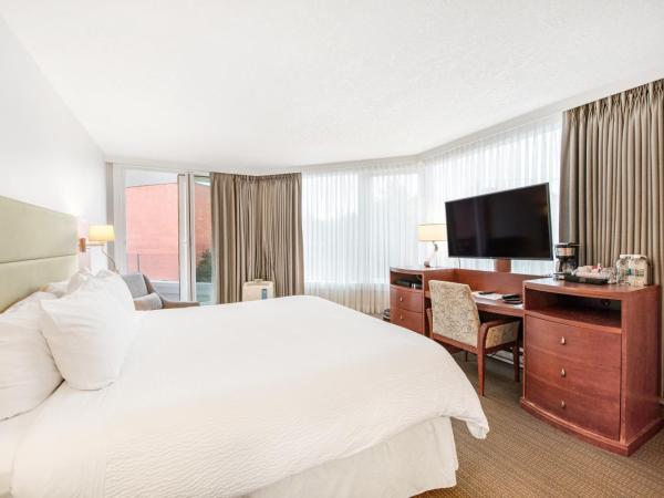 Victoria Regent Waterfront Hotel & Suites : photo 6 de la chambre chambre lit king-size - vue sur ville
