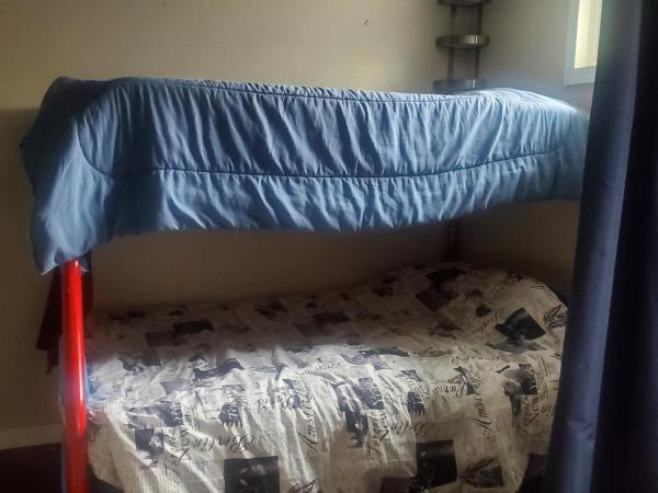 The Calgary Hub hostel style Home : photo 3 de la chambre lit dans dortoir mixte de 4 lits