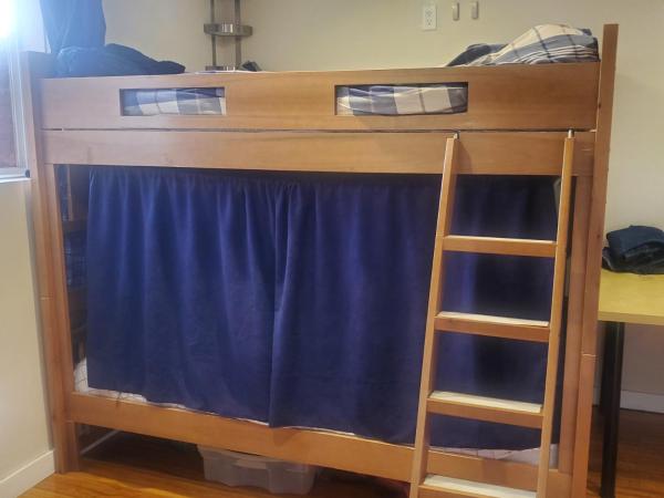 The Calgary Hub hostel style Home : photo 5 de la chambre lit dans dortoir mixte de 6 lits