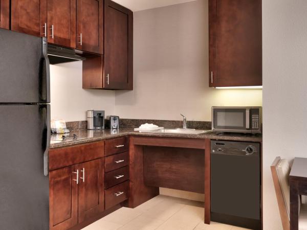 Residence Inn by Marriott Houston I-10 West/Park Row : photo 4 de la chambre king studio suite with sofa bed and adapted tub - mobility and hearing accessible