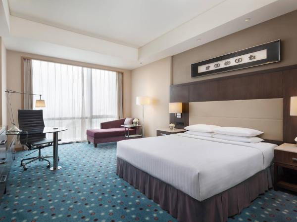 Courtyard by Marriott Suzhou : photo 2 de la chambre chambre lit king-size exécutive - accès au salon exécutif