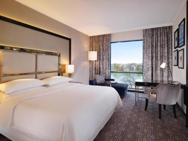Sheraton Grand Krakow : photo 1 de la chambre grande chambre lit king-size deluxe - vue sur wavel ou vistule