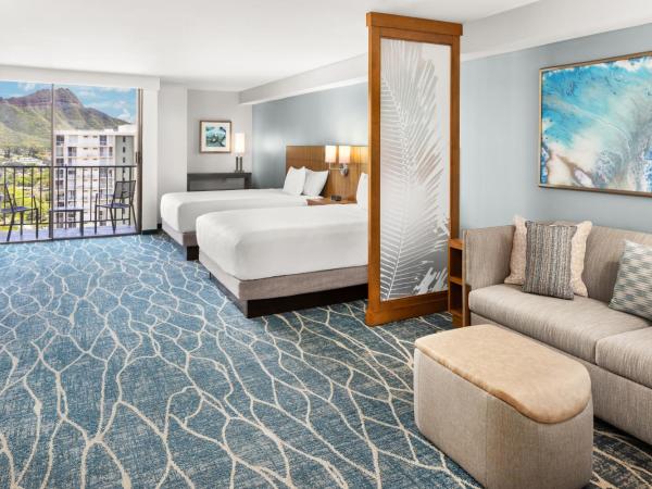 Hyatt Place Waikiki Beach : photo 9 de la chambre specialty queen room with two queen beds with sofa bed and mountain view