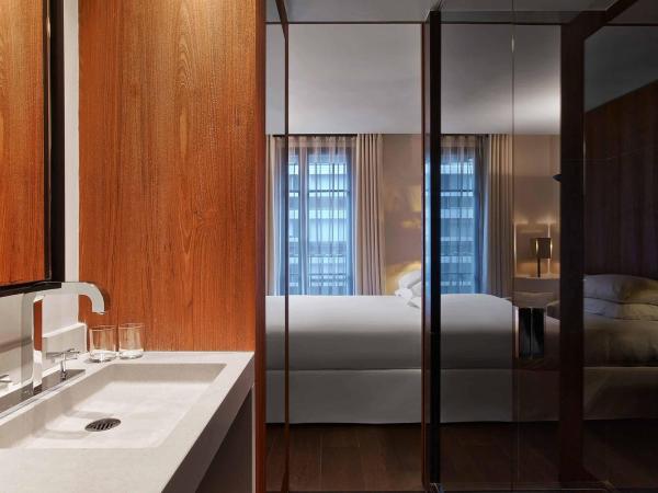 Le Metropolitan Paris Tour Eiffel, a Tribute Portfolio Hotel : photo 6 de la chambre chambre lit king-size supérieure