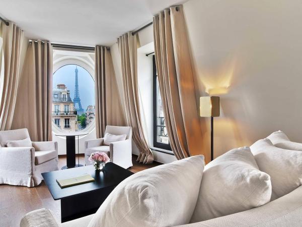Le Metropolitan Paris Tour Eiffel, a Tribute Portfolio Hotel : photo 1 de la chambre suite lit king-size eiffel - vue sur tour eiffel