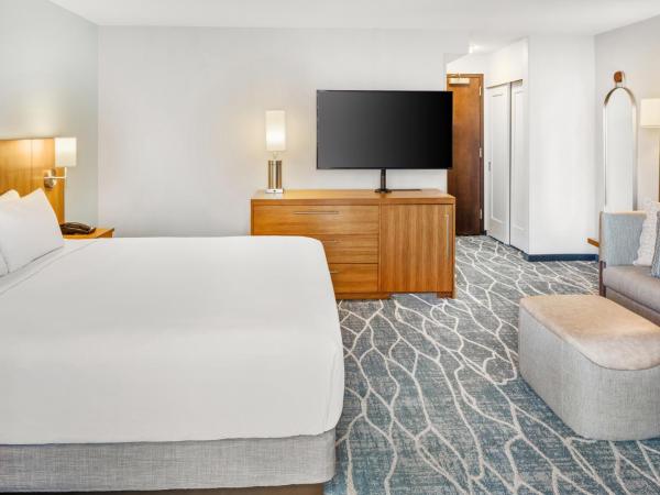 Hyatt Place Waikiki Beach : photo 7 de la chambre specialty king room with sofa bed and city view