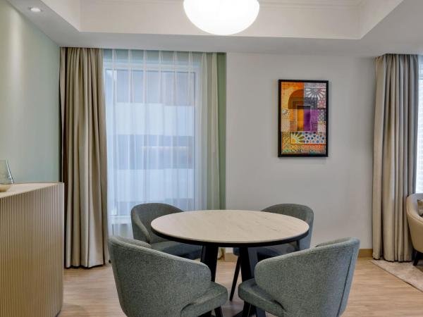 Residence Inn by Marriott Sheikh Zayed Road, Dubai : photo 5 de la chambre suite 2 chambres avec chambre 1 : 1 lit king-size et chambre 2 : 1 lit king-size