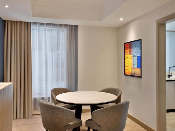 Residence Inn by Marriott Sheikh Zayed Road, Dubai : photo 9 de la chambre suite 1 chambre 1 lit queen-size premium - vue sur ville