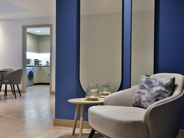 Residence Inn by Marriott Sheikh Zayed Road, Dubai : photo 10 de la chambre suite 1 chambre 1 lit queen-size premium - vue sur ville