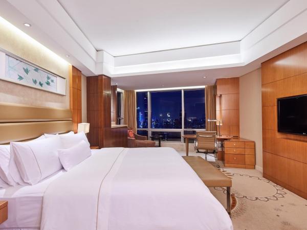 The Westin Nanjing Xuanwu Lake : photo 7 de la chambre chambre premier westin avec 1 lit king-size - vue partielle sur lac