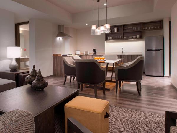 Sheraton Hyderabad Hotel : photo 2 de la chambre two bed room apartment - lounge access with 02hrs happy hours